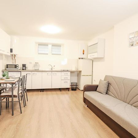Sub-Level Urban Apartment Kluž Exteriér fotografie